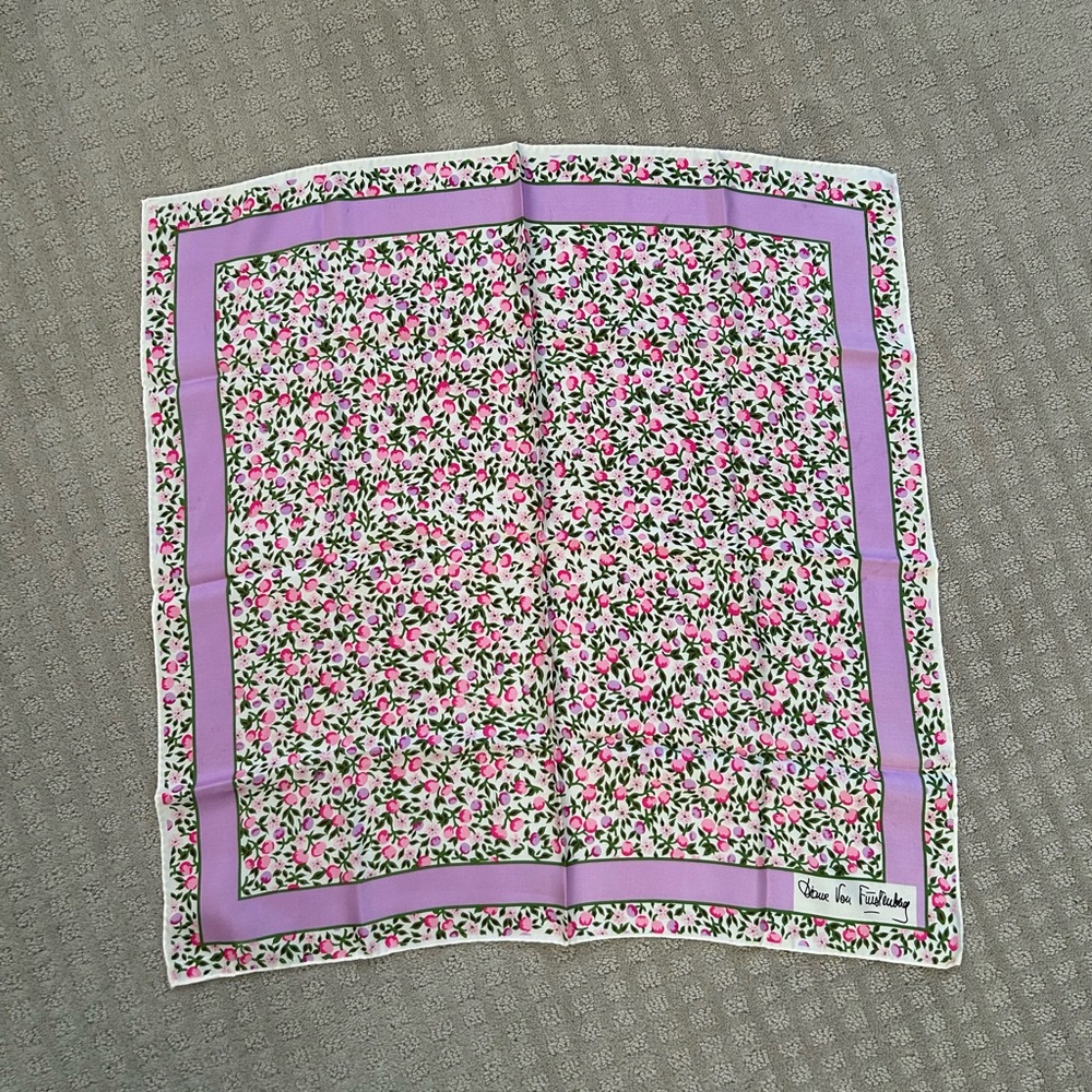 Diane Von Furstenberg Vintage 100% Silk Scarf